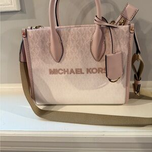 Michael Kors Mirella Women Small
Ombré Signature Logo Crossbody Bag
Powder